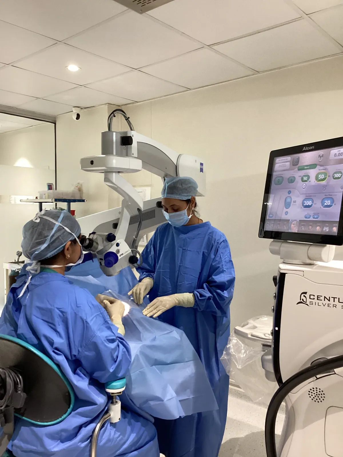 Cataract surgery under the Zeiss Lumera I microscope, with the Alcon Centurion system alongside