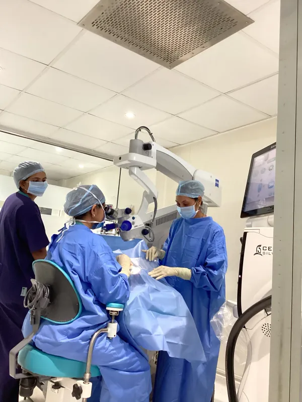 Cataract surgery under the Zeiss operating microscope at My Vision Eye Care