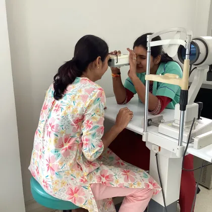 Measuring the curvature of your cornea, the first step in a good contact lens fit.