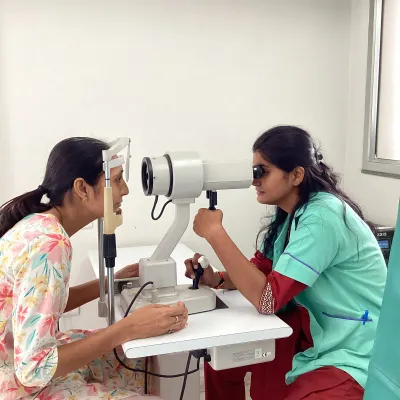 Measuring corneal curvature on the ophthalmometer