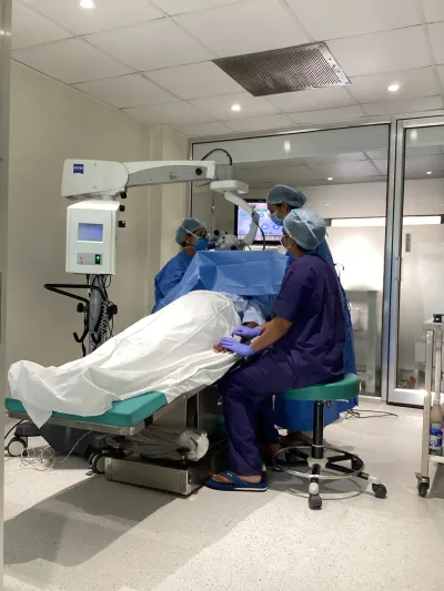 The surgical team at work in the modular operating theatre